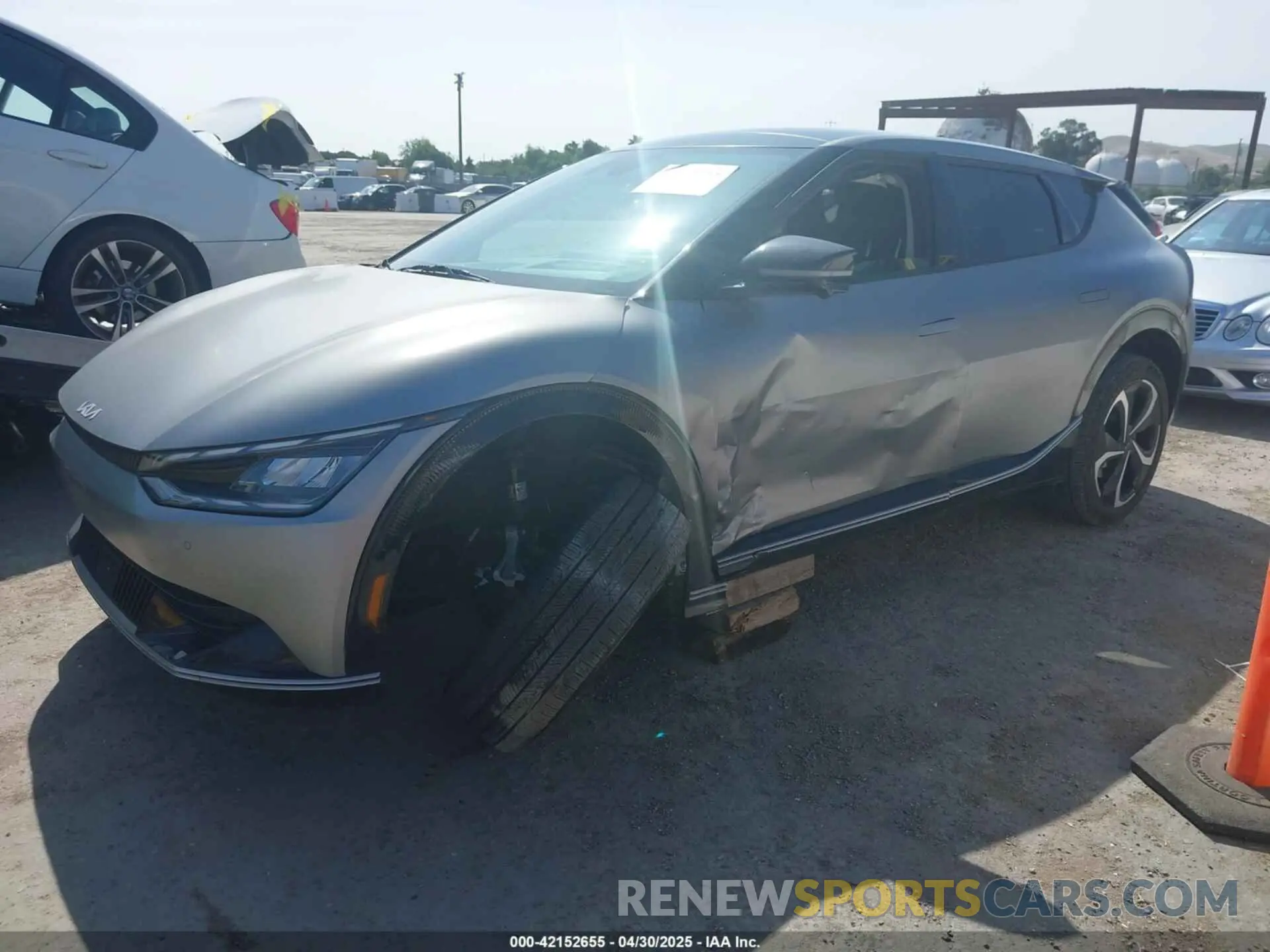 2 Photograph of a damaged car KNDC3DLC6N5035363 KIA EV6 2022