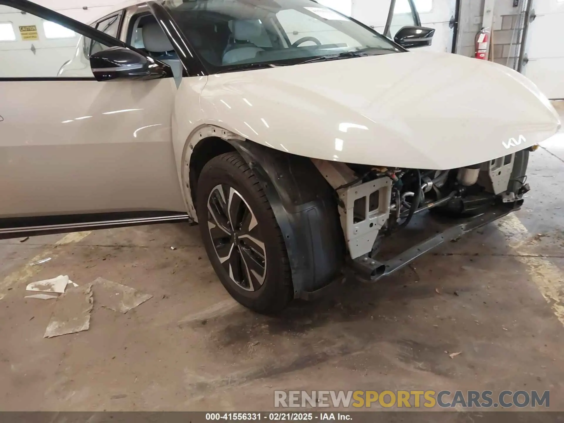 22 Photograph of a damaged car KNDC3DLC8N5080465 KIA EV6 2022