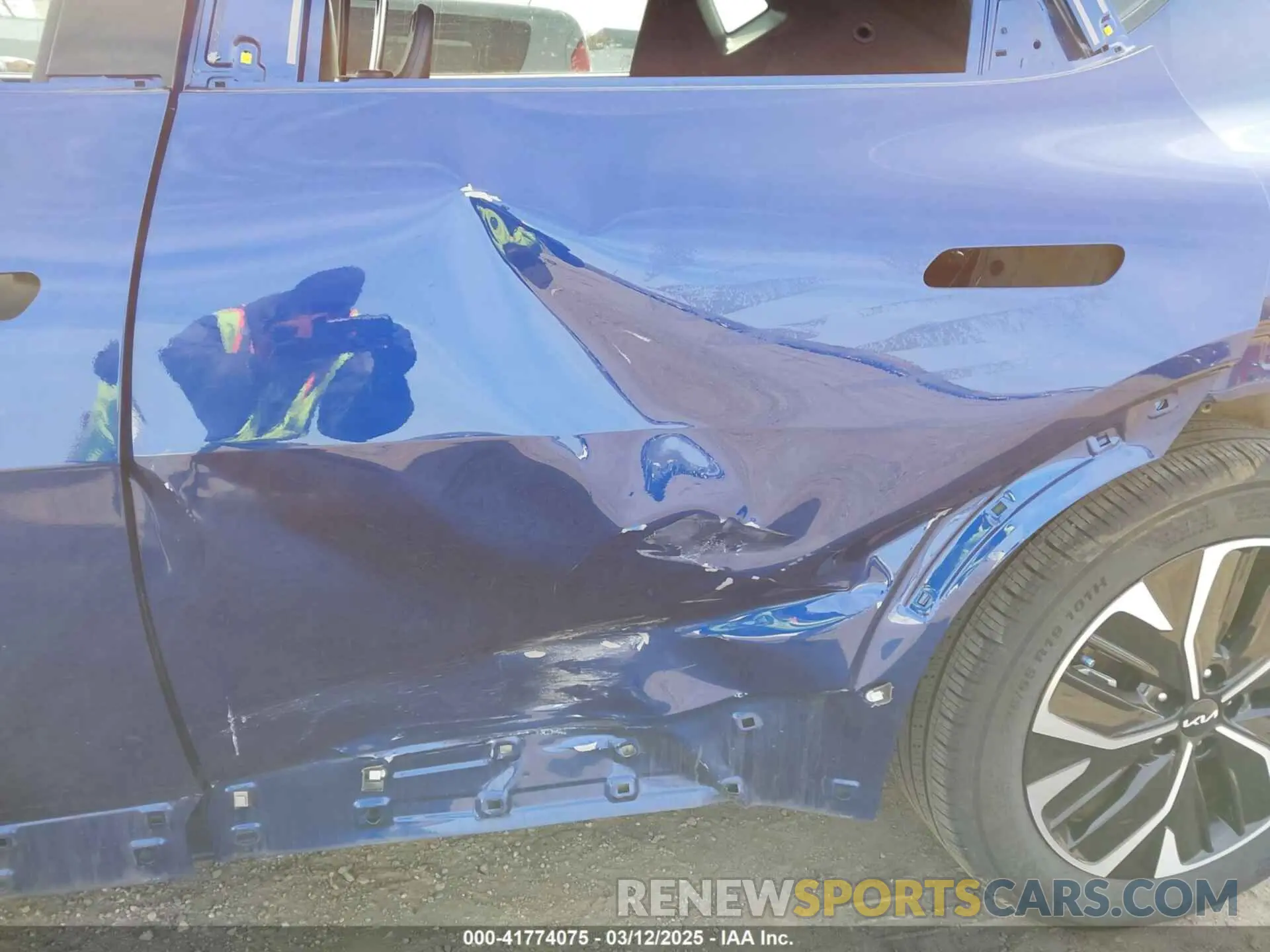 6 Photograph of a damaged car KNDC3DLCXN5068642 KIA EV6 2022