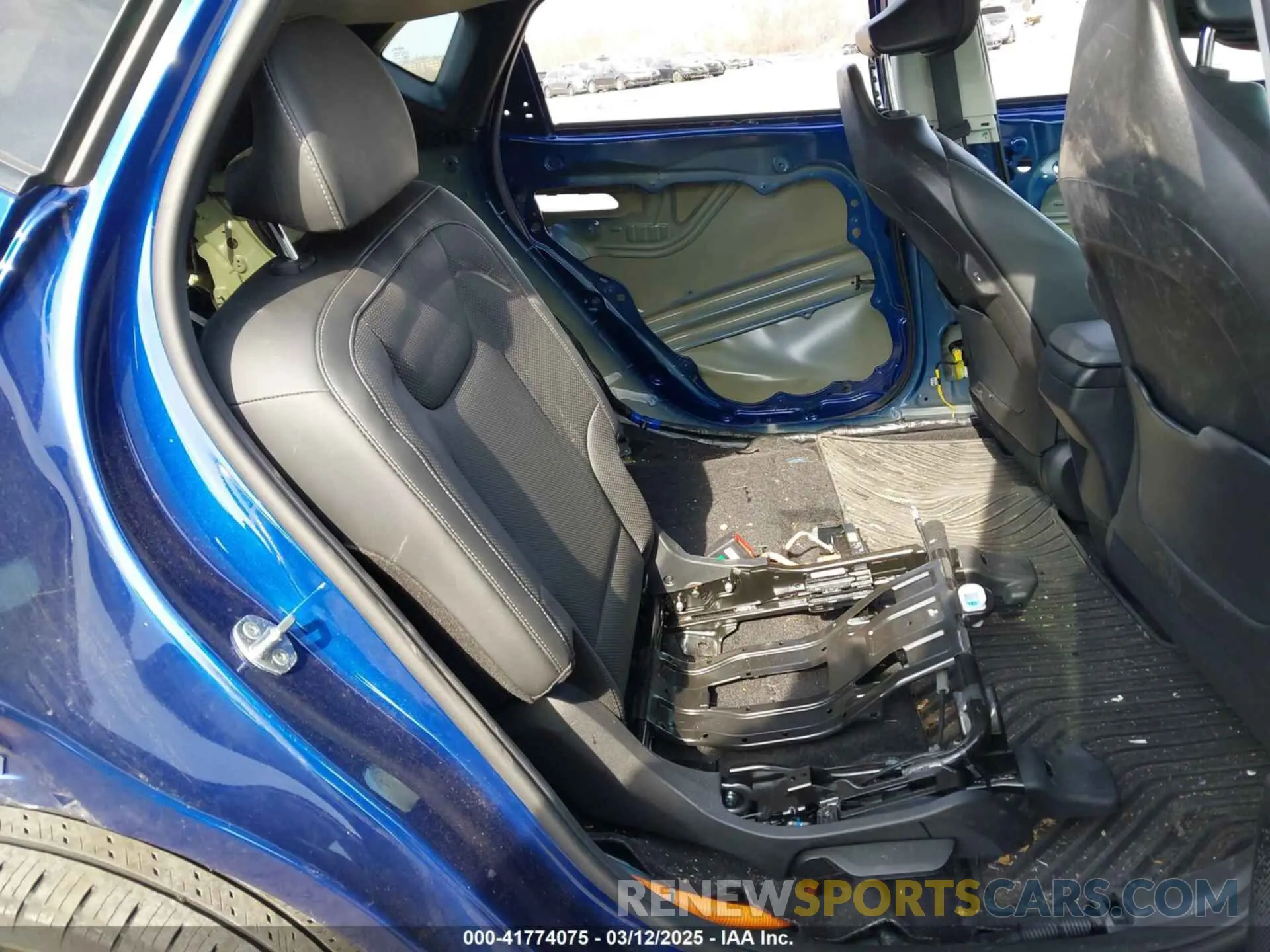 8 Photograph of a damaged car KNDC3DLCXN5068642 KIA EV6 2022