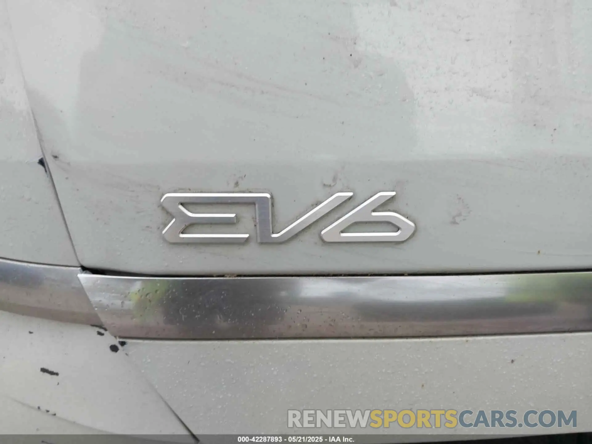 10 Photograph of a damaged car KNDC3DLCXN5087157 KIA EV6 2022
