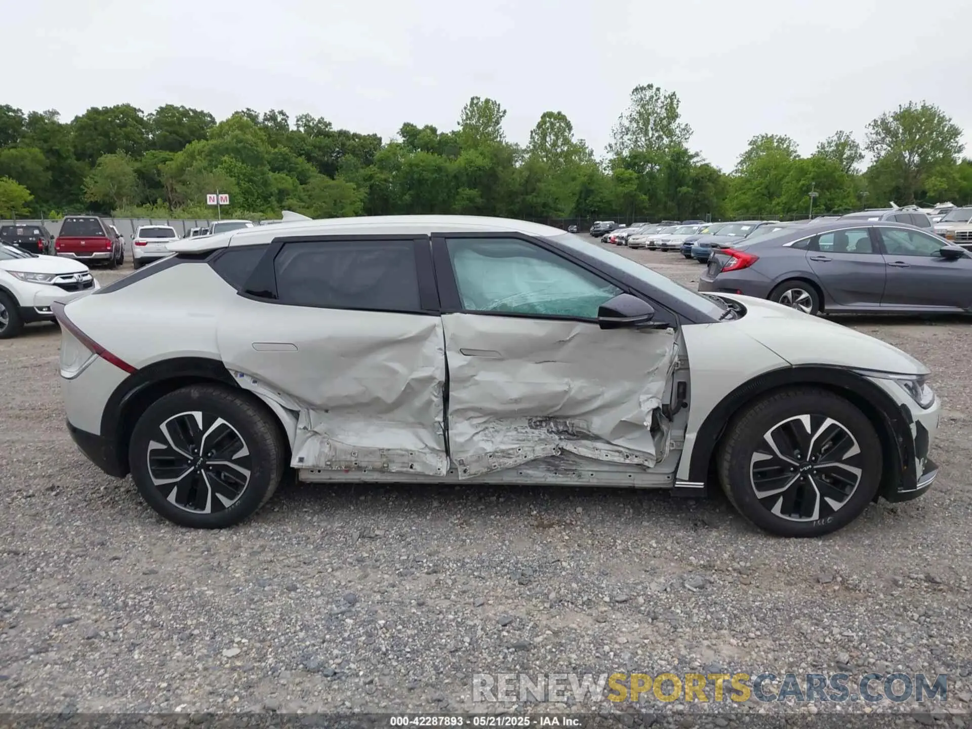 14 Photograph of a damaged car KNDC3DLCXN5087157 KIA EV6 2022