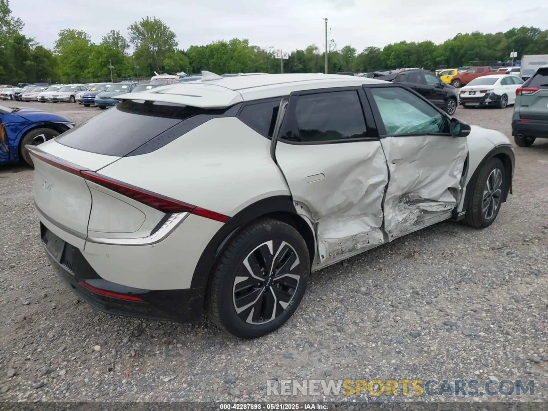 4 Photograph of a damaged car KNDC3DLCXN5087157 KIA EV6 2022
