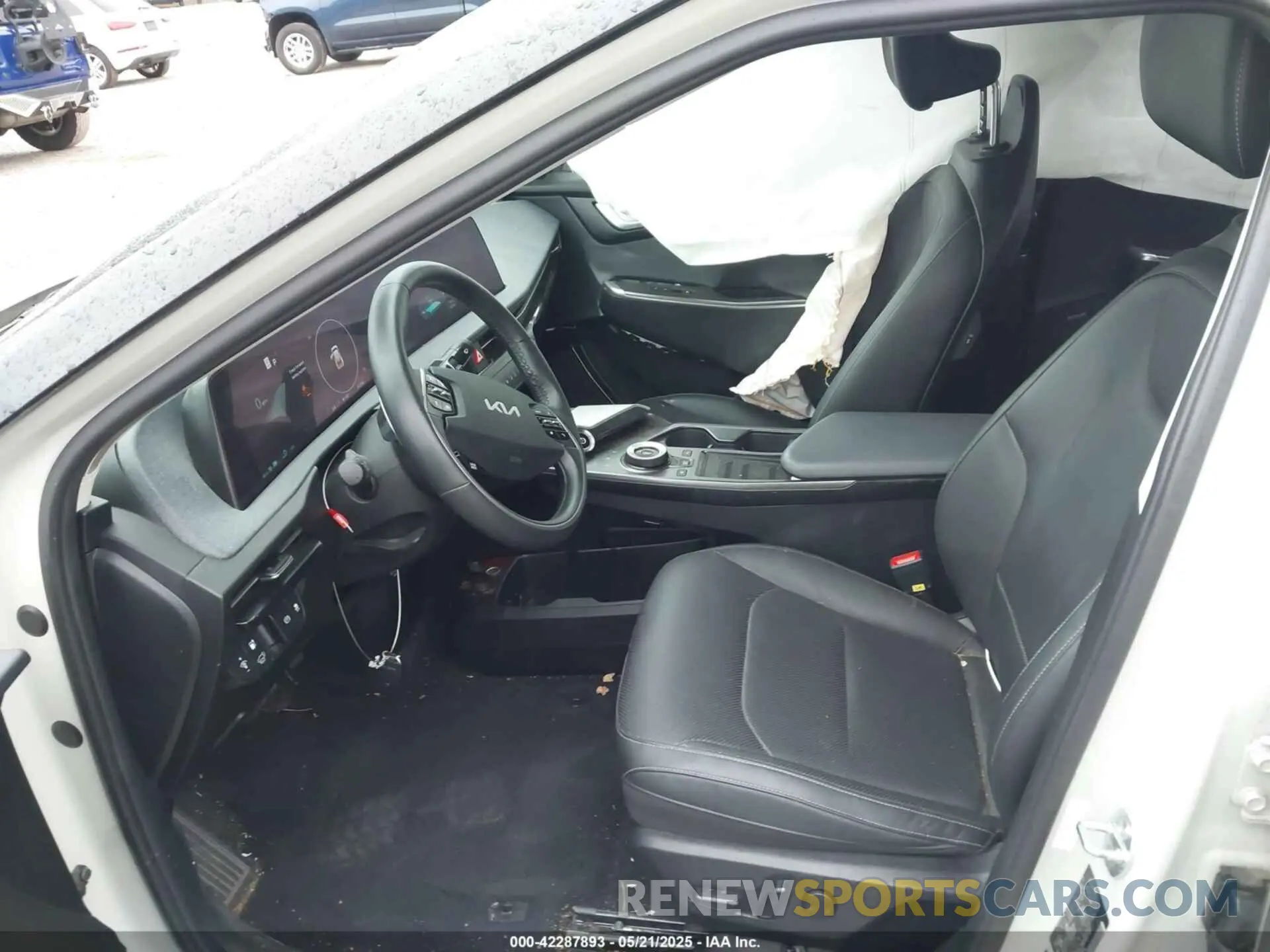 5 Photograph of a damaged car KNDC3DLCXN5087157 KIA EV6 2022