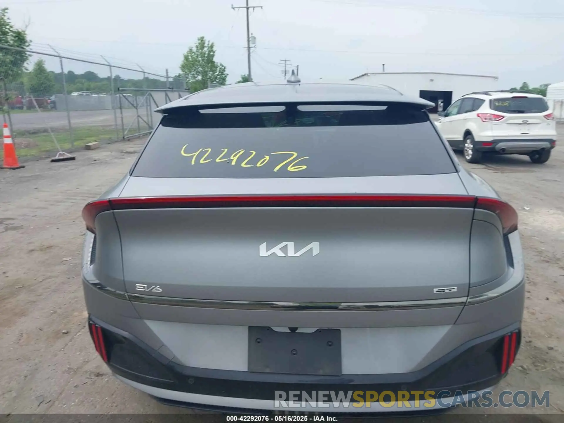 16 Photograph of a damaged car KNDC5DLE6P5106981 KIA EV6 2023