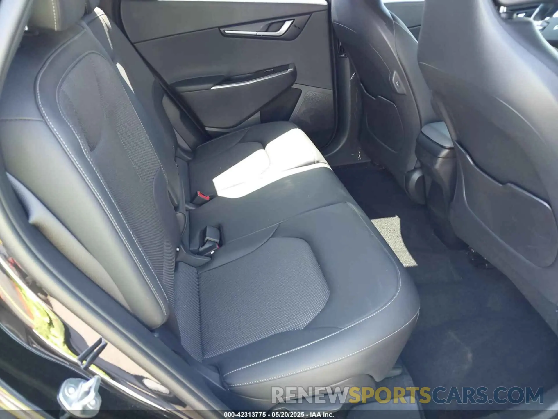 8 Photograph of a damaged car KNDC34LA8R5189030 KIA EV6 2024