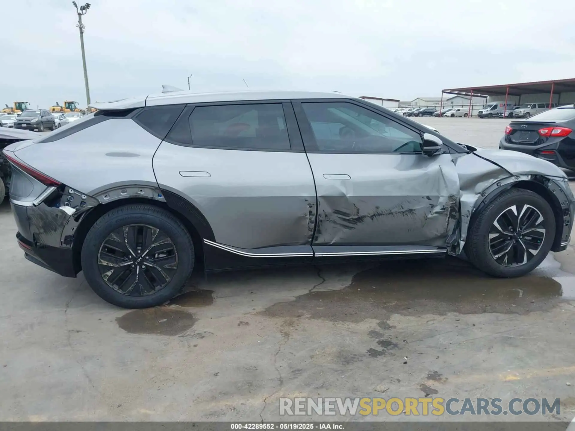 13 Photograph of a damaged car KNDC3DLC5R5164197 KIA EV6 2024