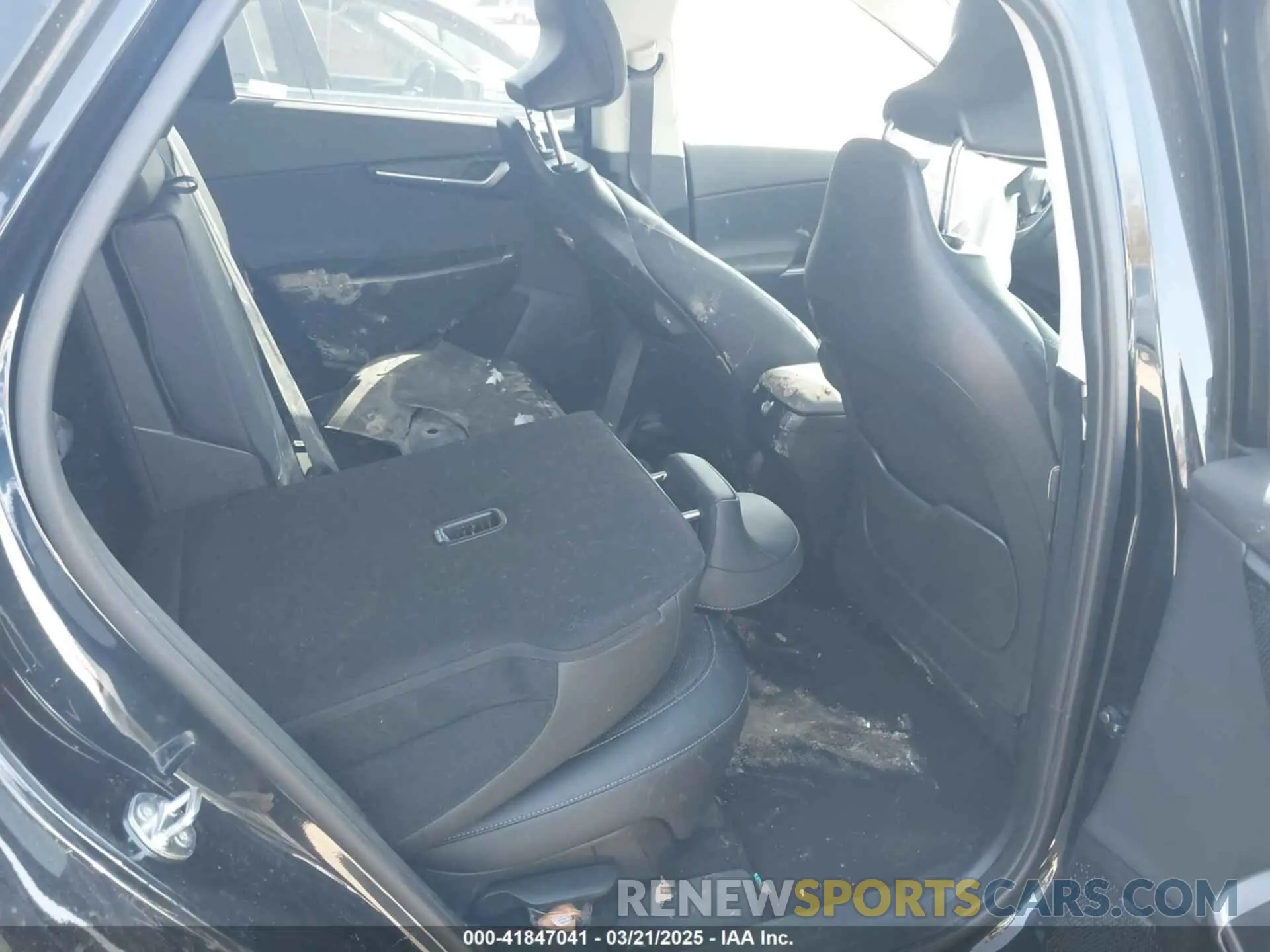 8 Photograph of a damaged car KNDC3DLCXR5201079 KIA EV6 2024