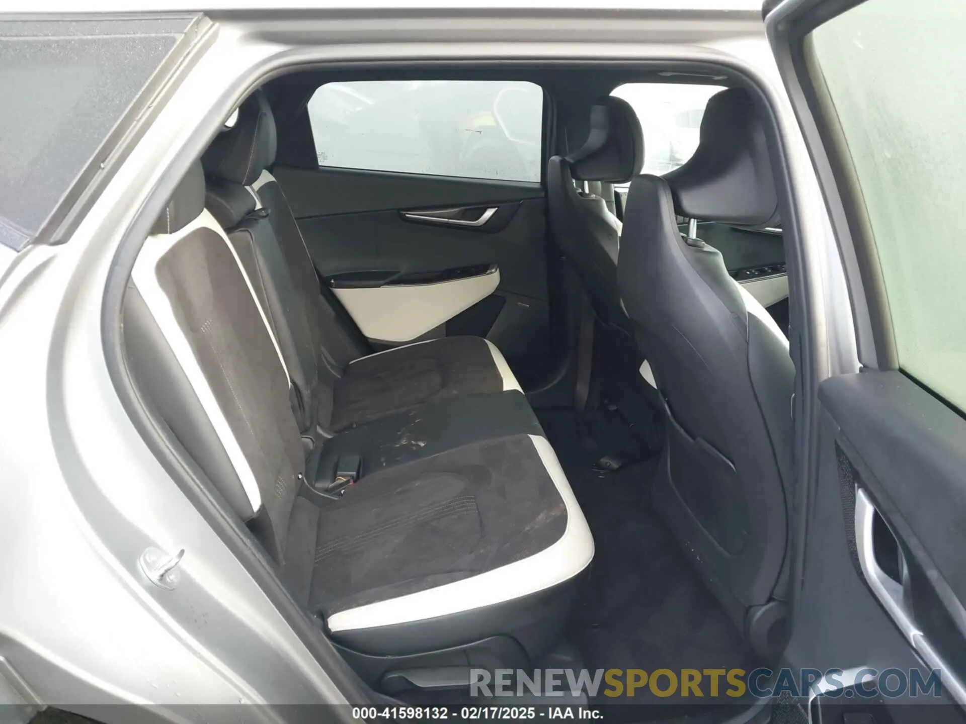 8 Photograph of a damaged car KNDC4DLCXR5204545 KIA EV6 2024