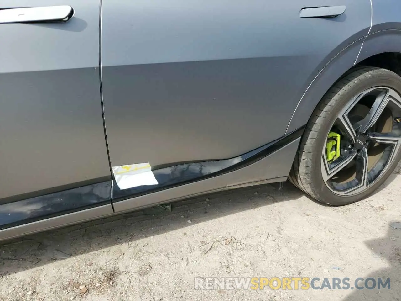13 Photograph of a damaged car KNDC5DLE2P5131912 KIA EV6 GT 2023
