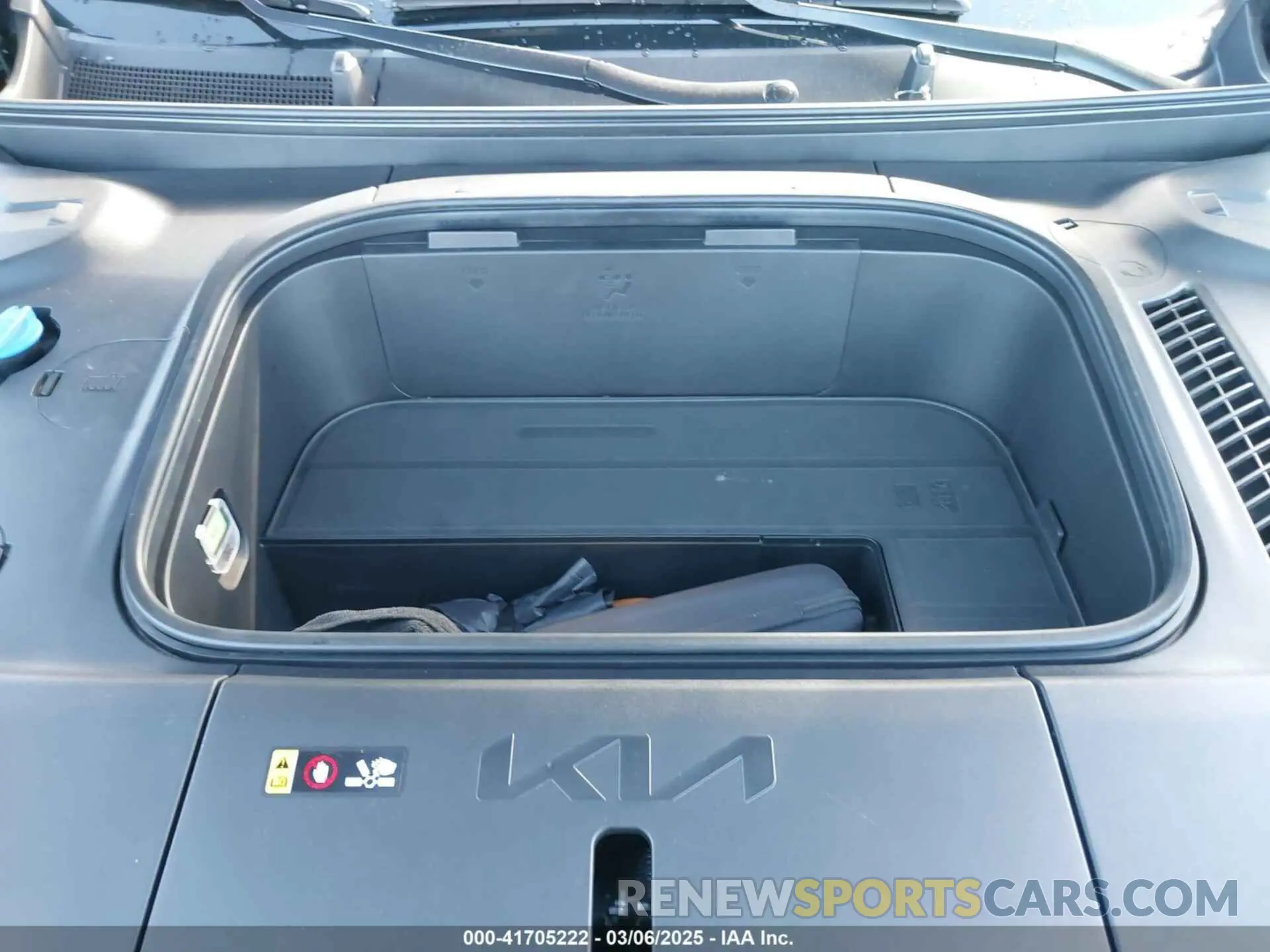 10 Photograph of a damaged car KNDADFS53R6027238 KIA EV9 2024
