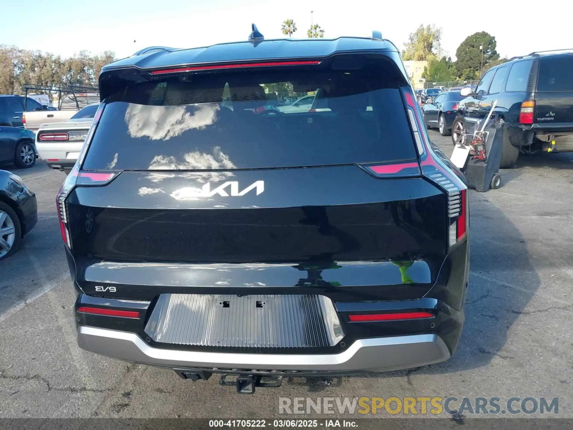 16 Photograph of a damaged car KNDADFS53R6027238 KIA EV9 2024