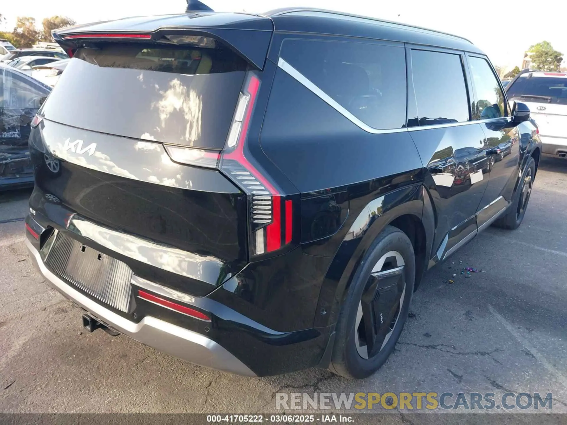 4 Photograph of a damaged car KNDADFS53R6027238 KIA EV9 2024