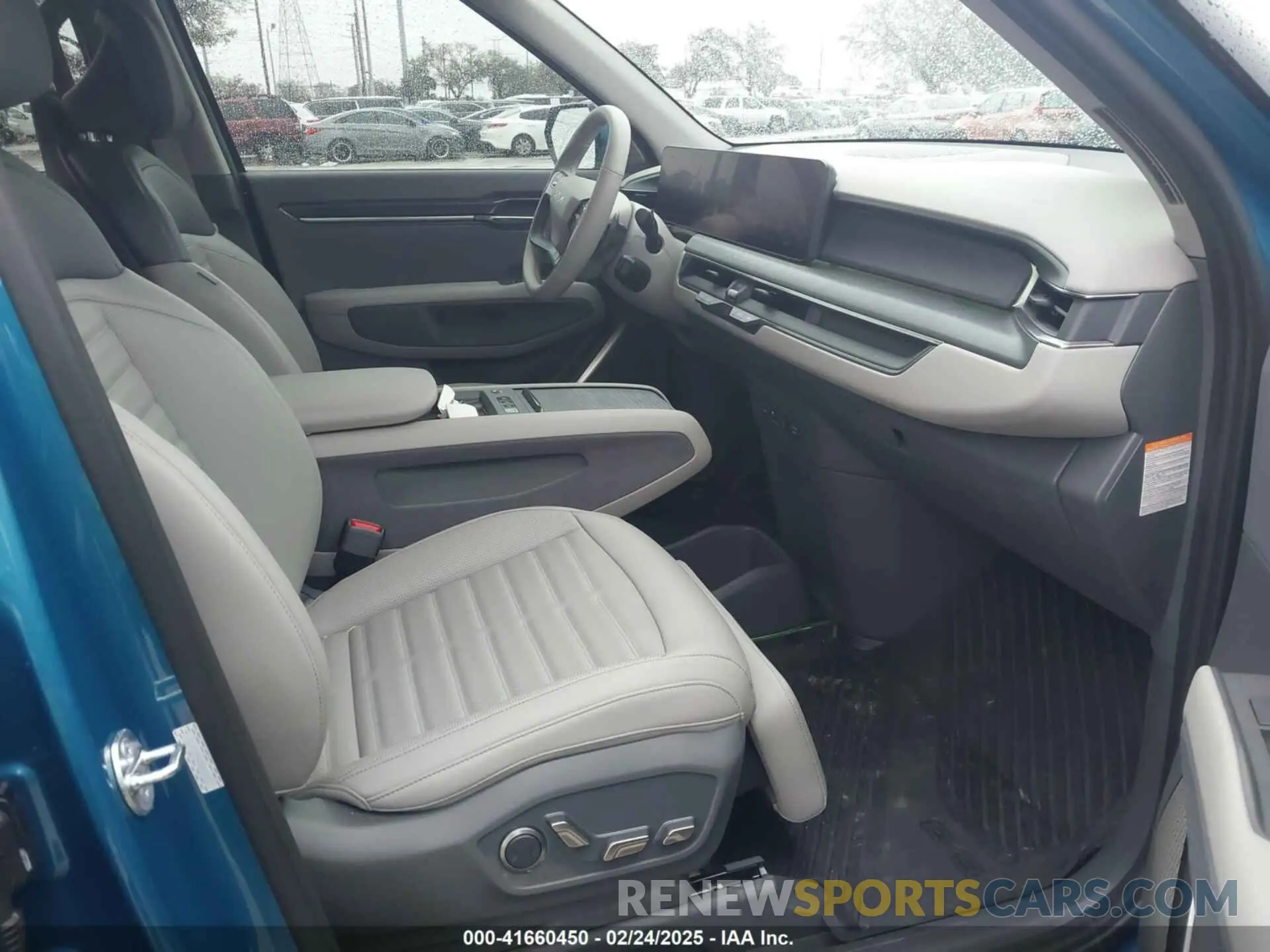 5 Photograph of a damaged car KNDADFS54R6034361 KIA EV9 2024