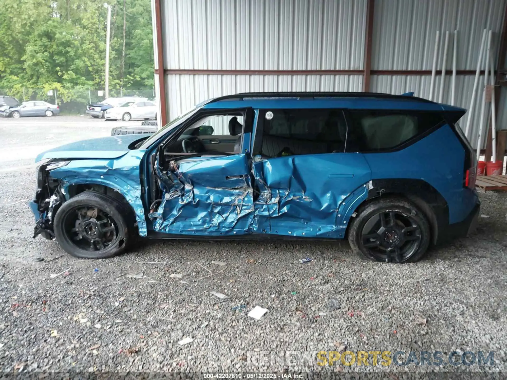 14 Photograph of a damaged car KNDAEFS53R6019735 KIA EV9 2024