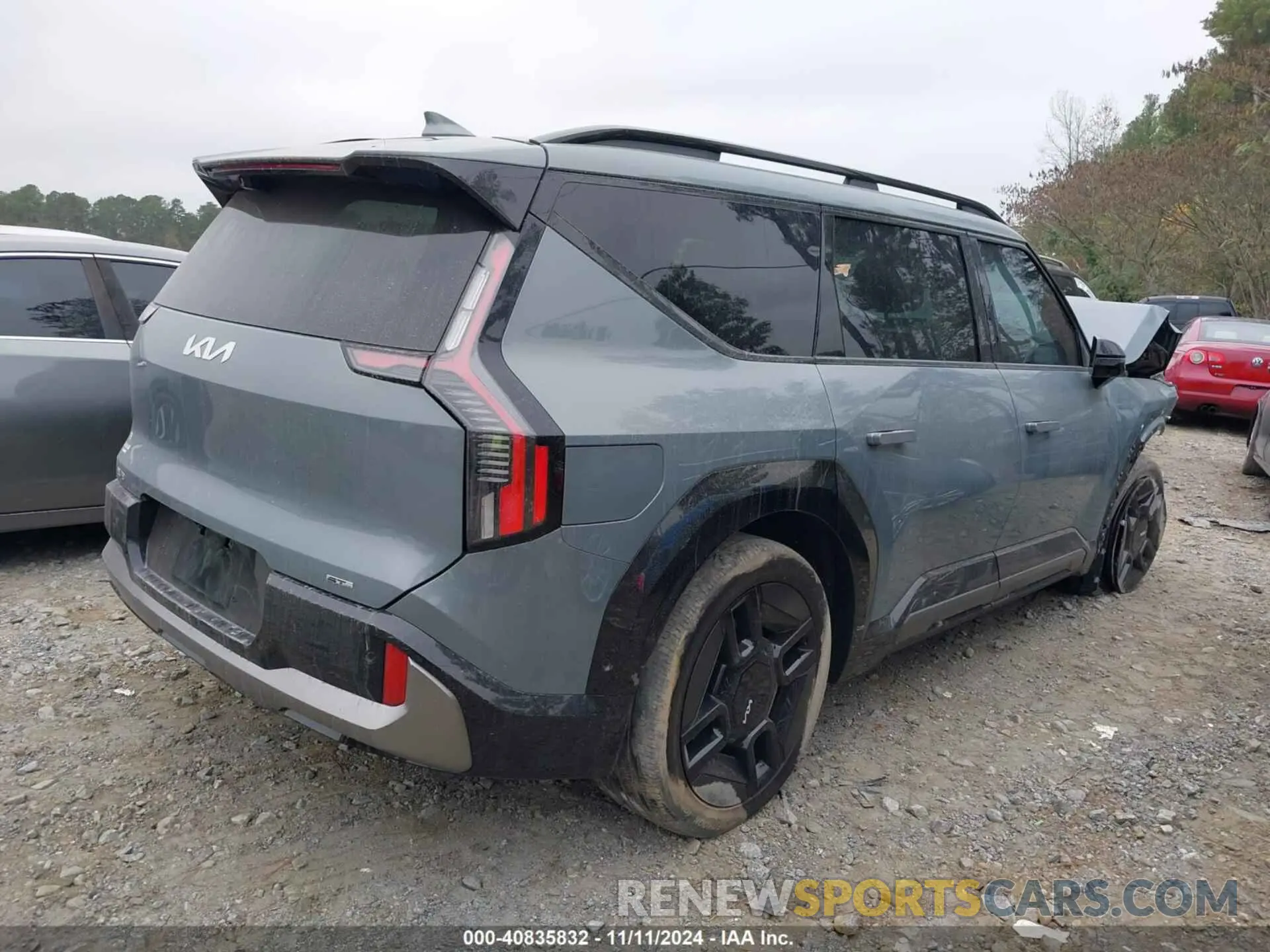 4 Photograph of a damaged car KNDAEFS54R6030209 KIA EV9 2024