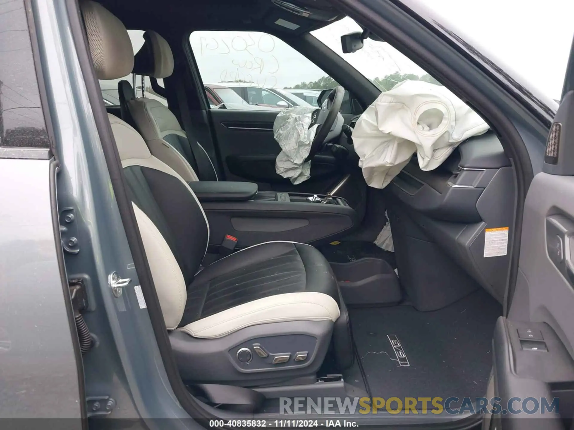 5 Photograph of a damaged car KNDAEFS54R6030209 KIA EV9 2024
