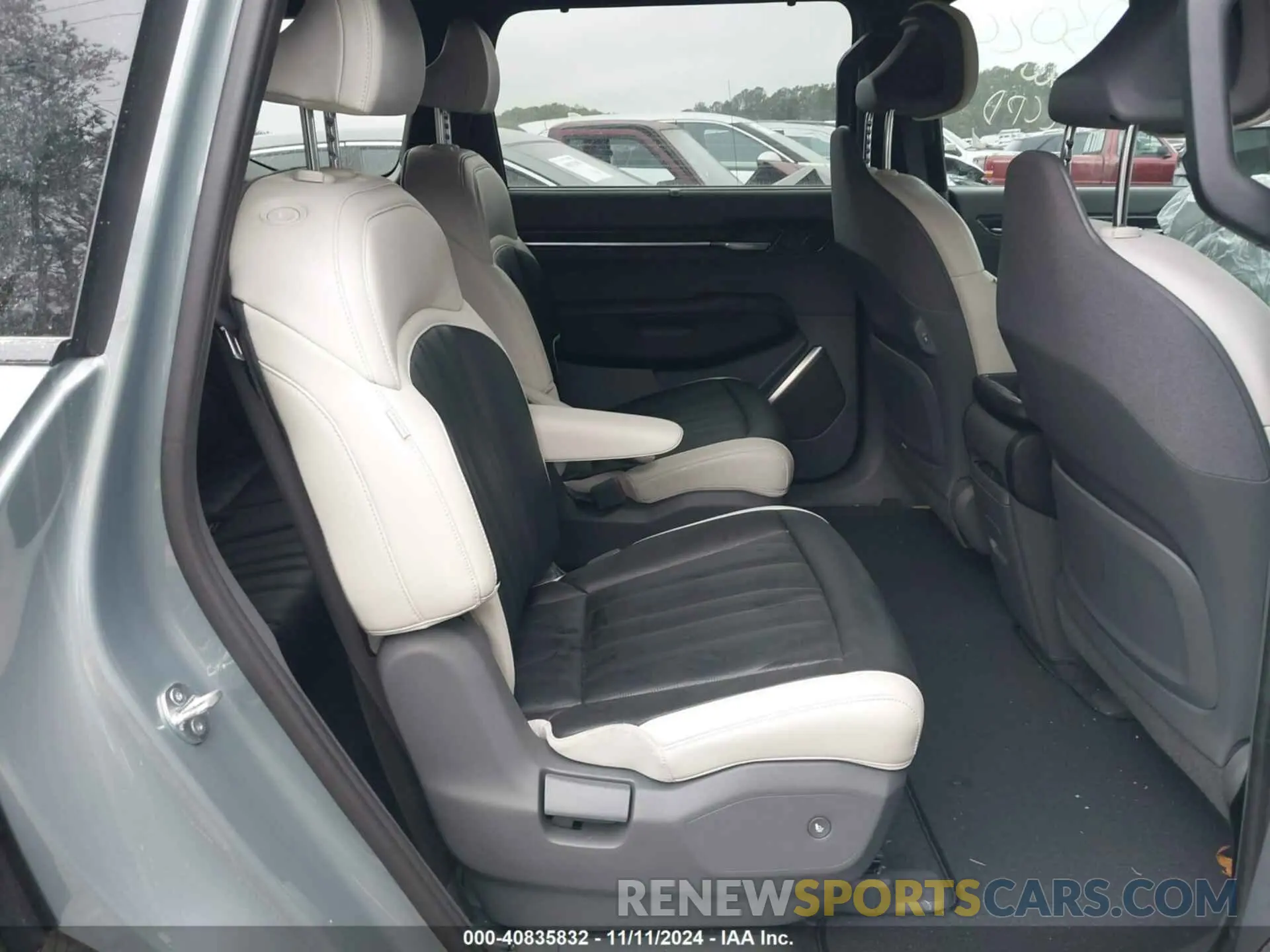 8 Photograph of a damaged car KNDAEFS54R6030209 KIA EV9 2024