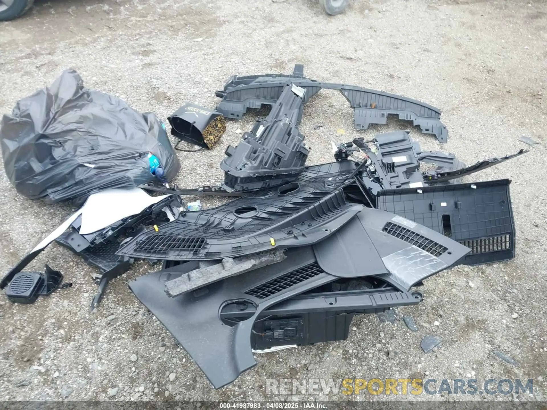 12 Photograph of a damaged car KNDAEFS57R6038403 KIA EV9 2024