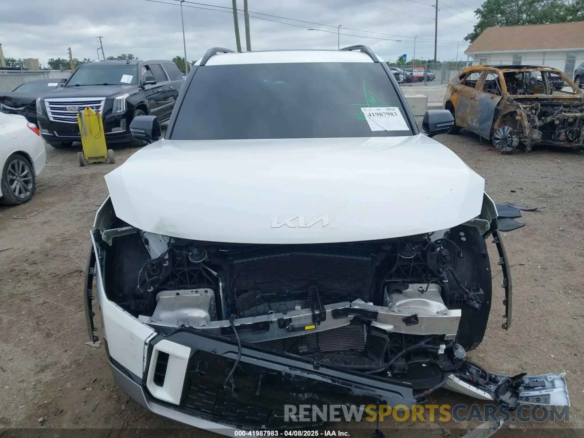13 Photograph of a damaged car KNDAEFS57R6038403 KIA EV9 2024