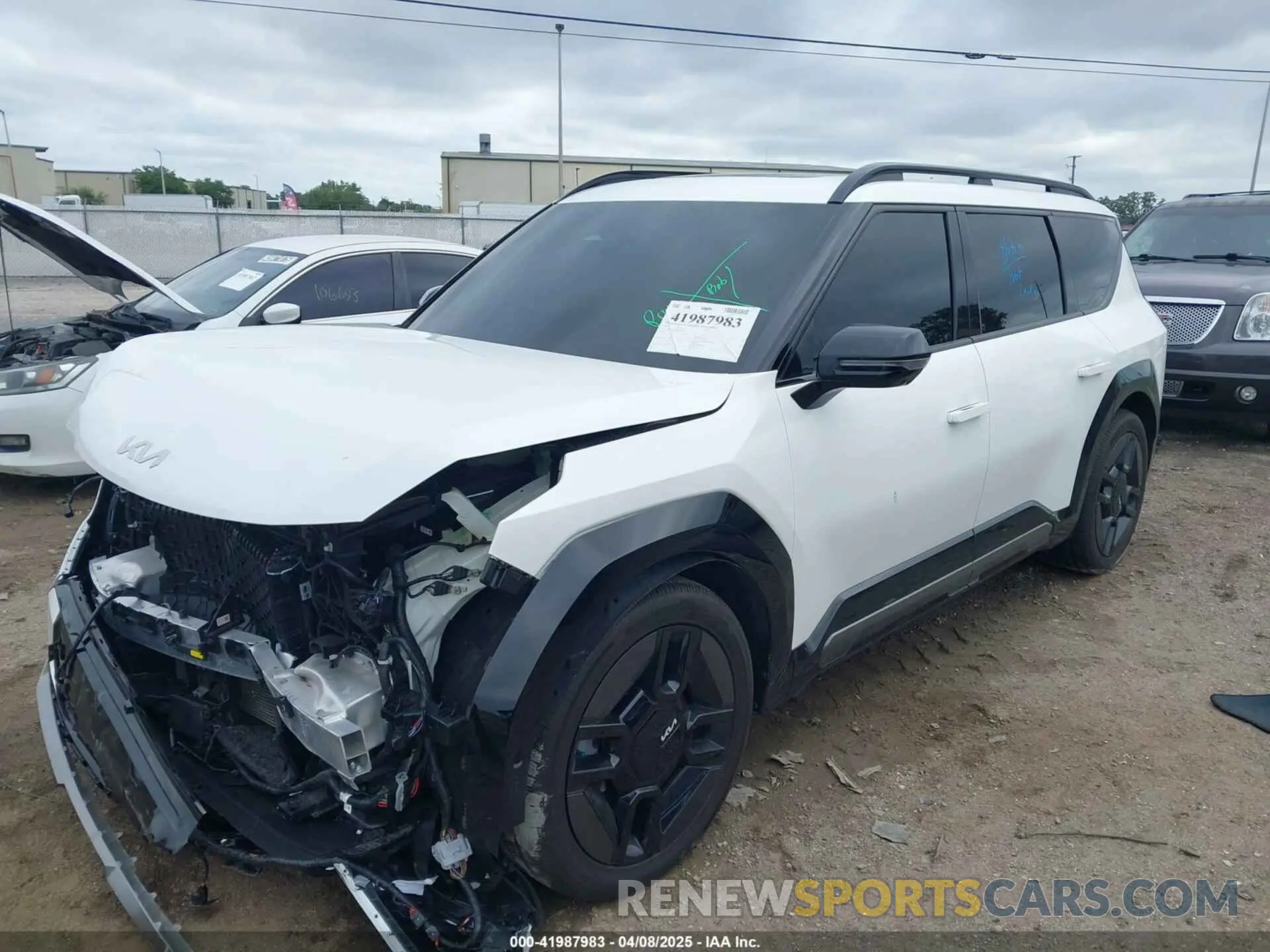 2 Photograph of a damaged car KNDAEFS57R6038403 KIA EV9 2024