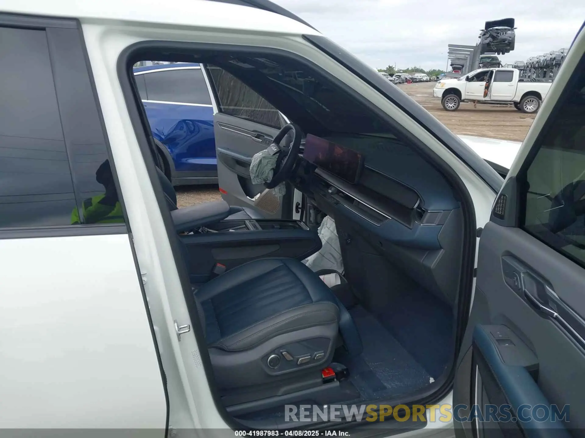 5 Photograph of a damaged car KNDAEFS57R6038403 KIA EV9 2024