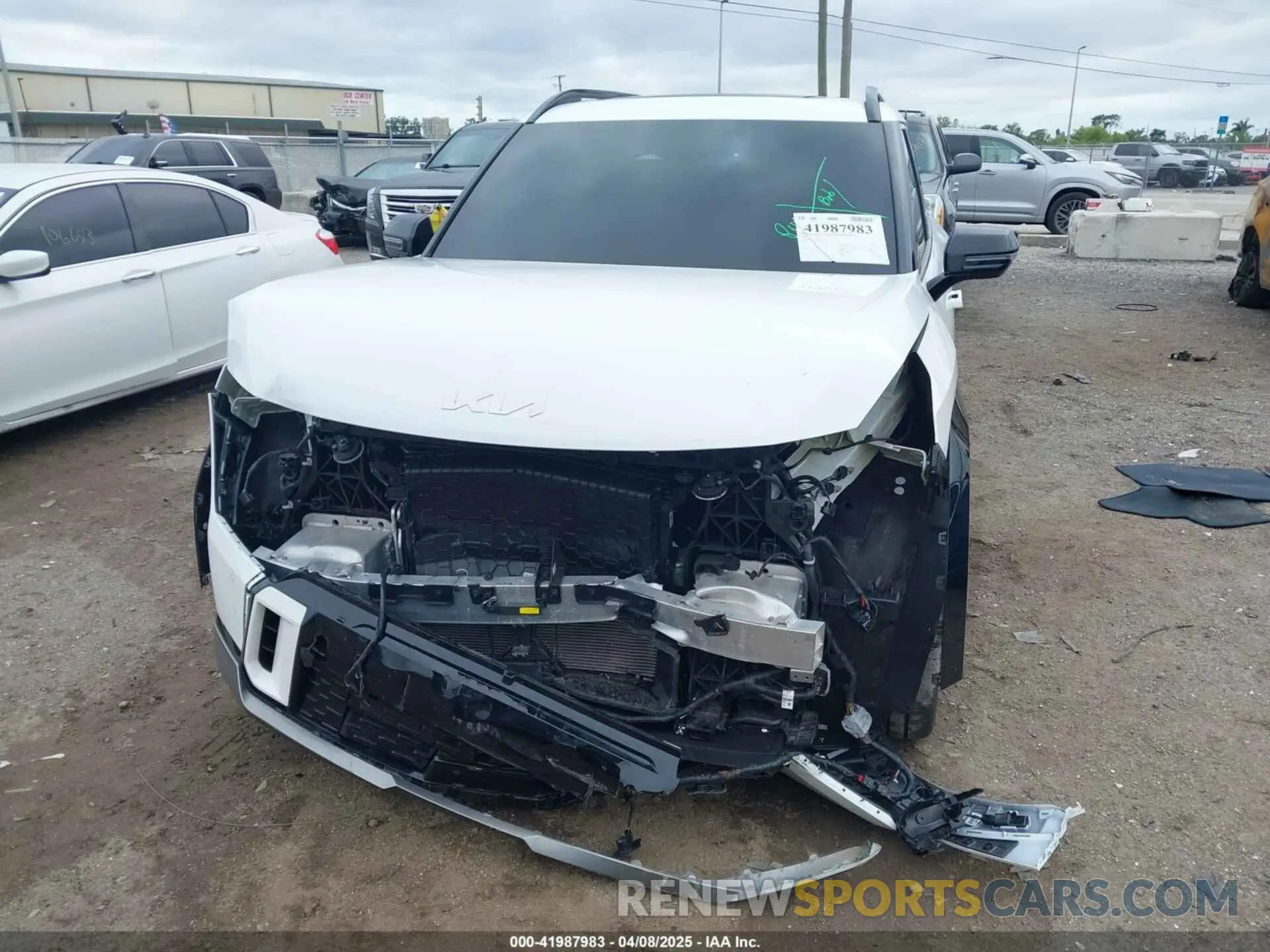 6 Photograph of a damaged car KNDAEFS57R6038403 KIA EV9 2024