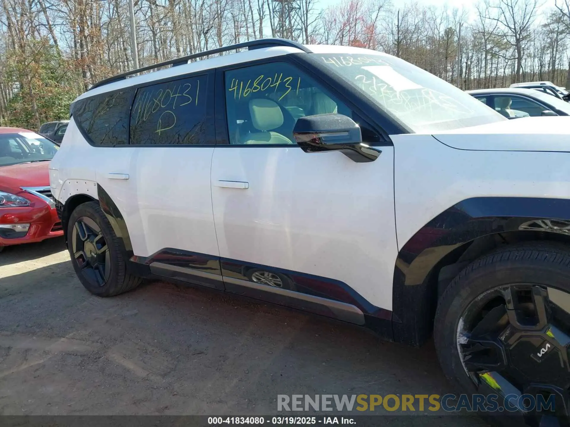 13 Photograph of a damaged car KNDAEFS57R6051474 KIA EV9 2024