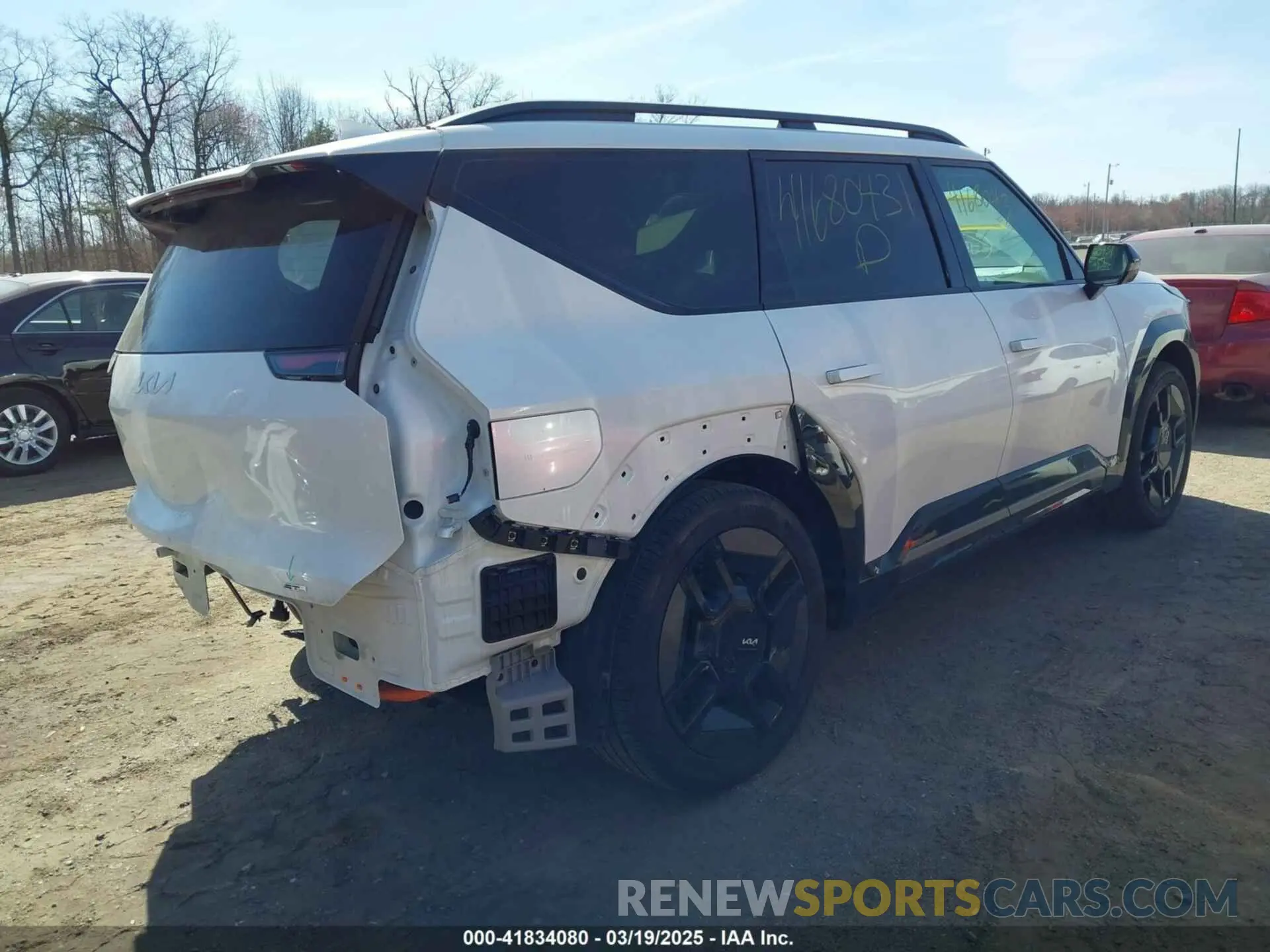 4 Photograph of a damaged car KNDAEFS57R6051474 KIA EV9 2024