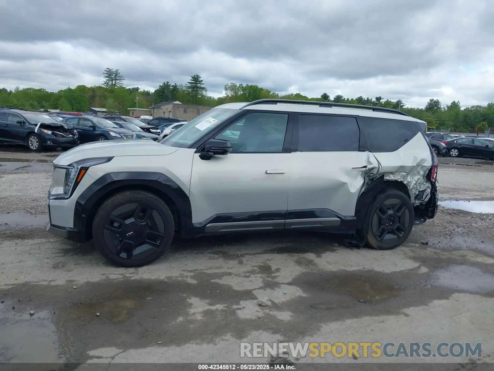 13 Photograph of a damaged car KNDAEFS59R6033333 KIA EV9 2024