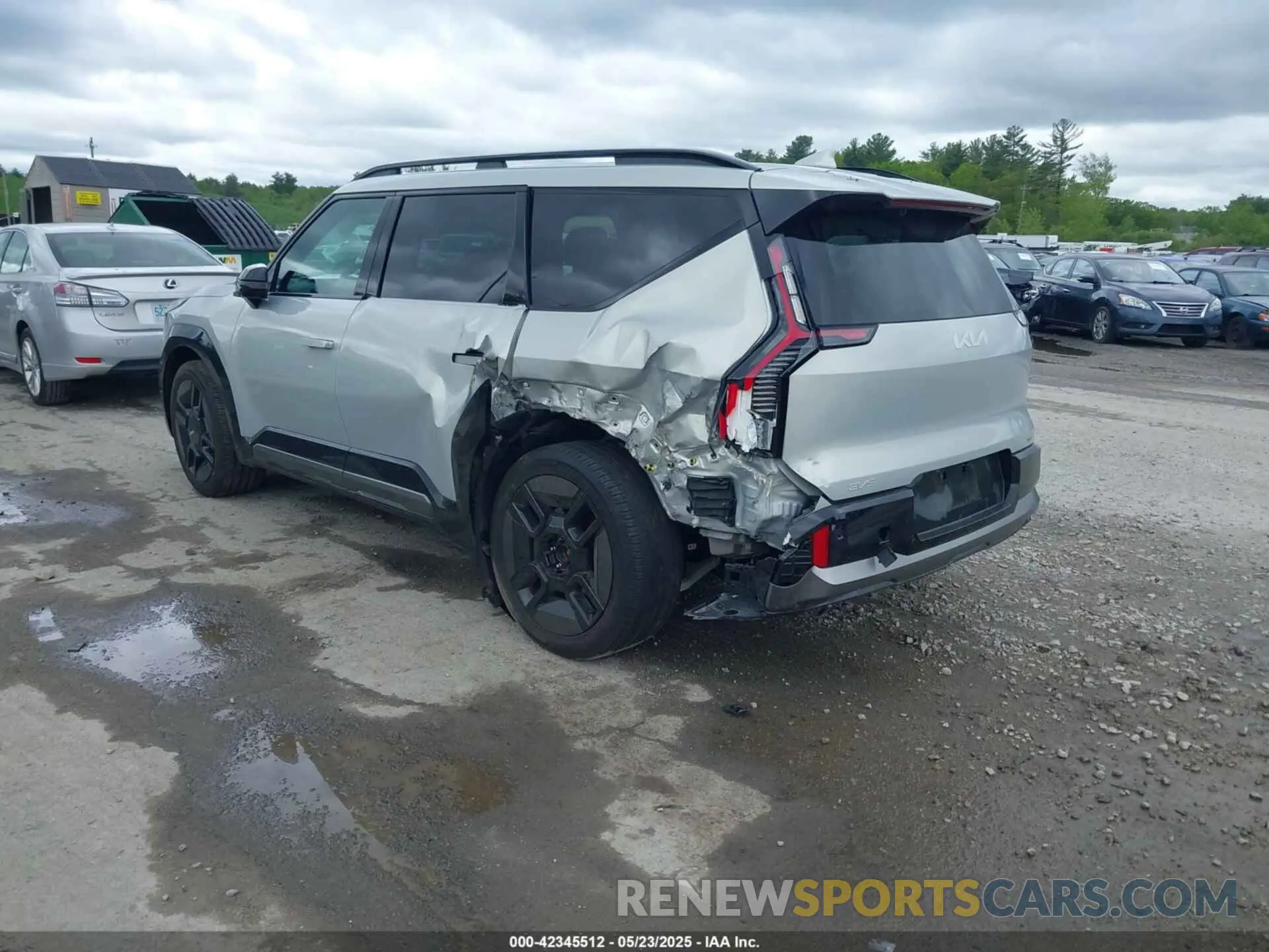 3 Photograph of a damaged car KNDAEFS59R6033333 KIA EV9 2024