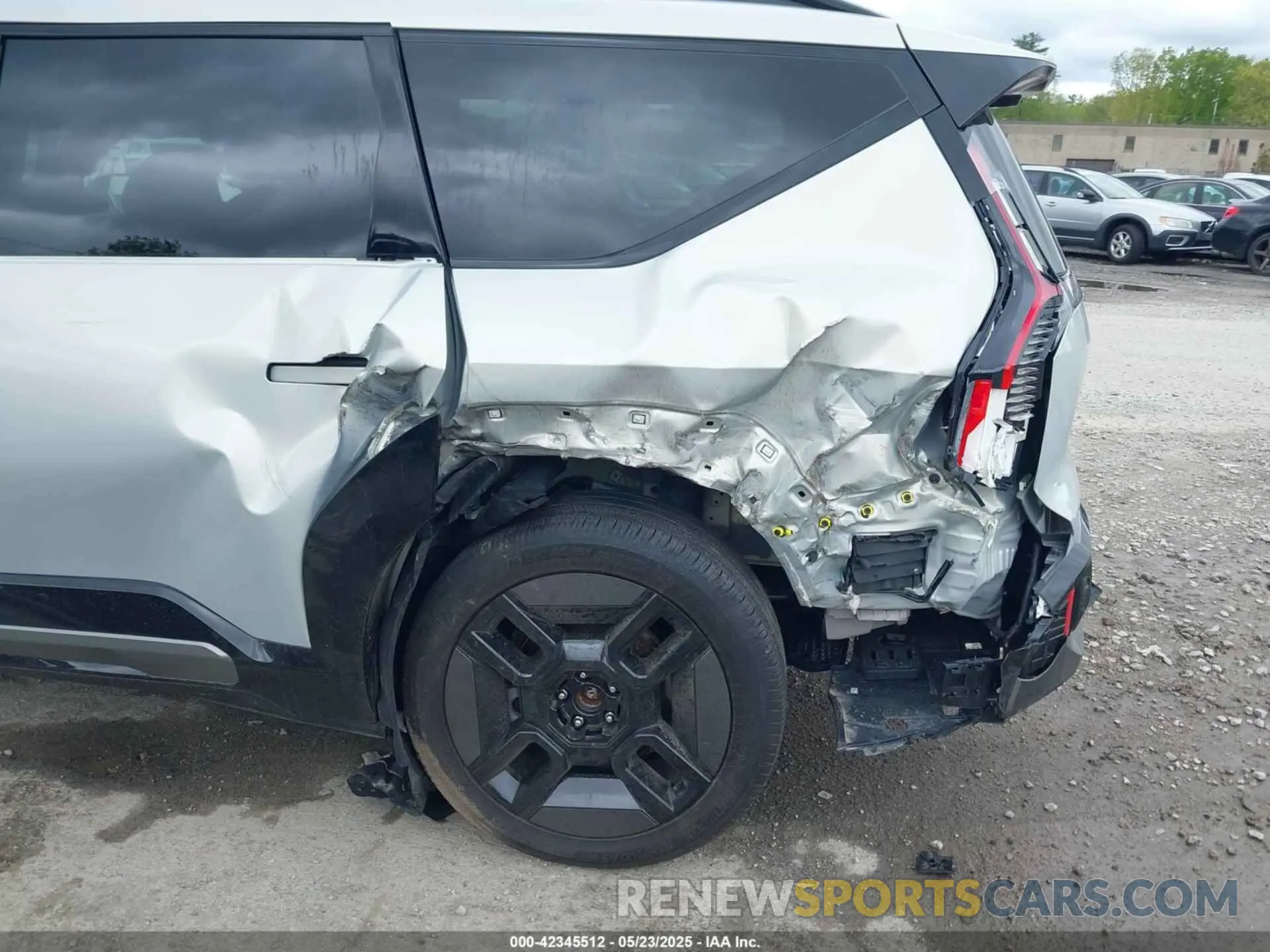 6 Photograph of a damaged car KNDAEFS59R6033333 KIA EV9 2024