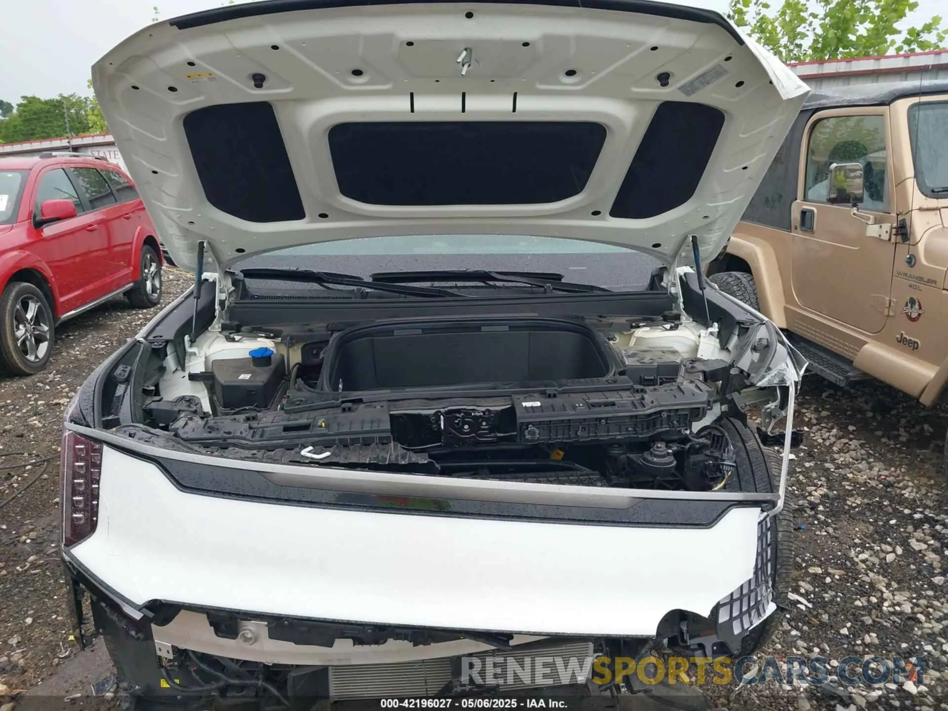 10 Photograph of a damaged car KNDAEFS5XR6022129 KIA EV9 2024