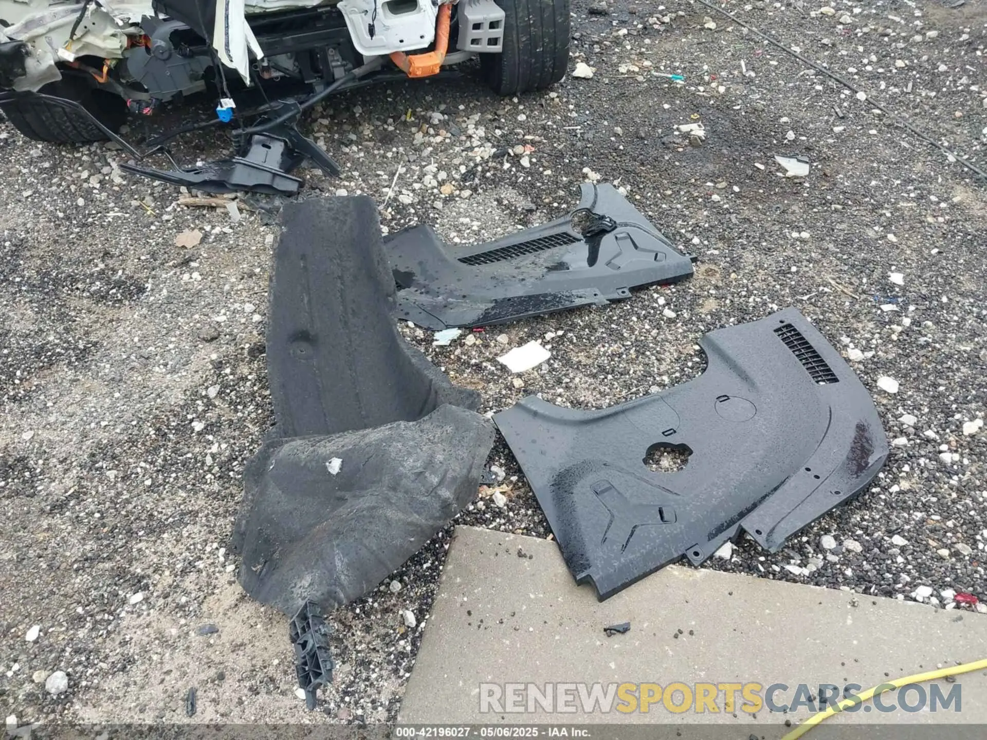 11 Photograph of a damaged car KNDAEFS5XR6022129 KIA EV9 2024