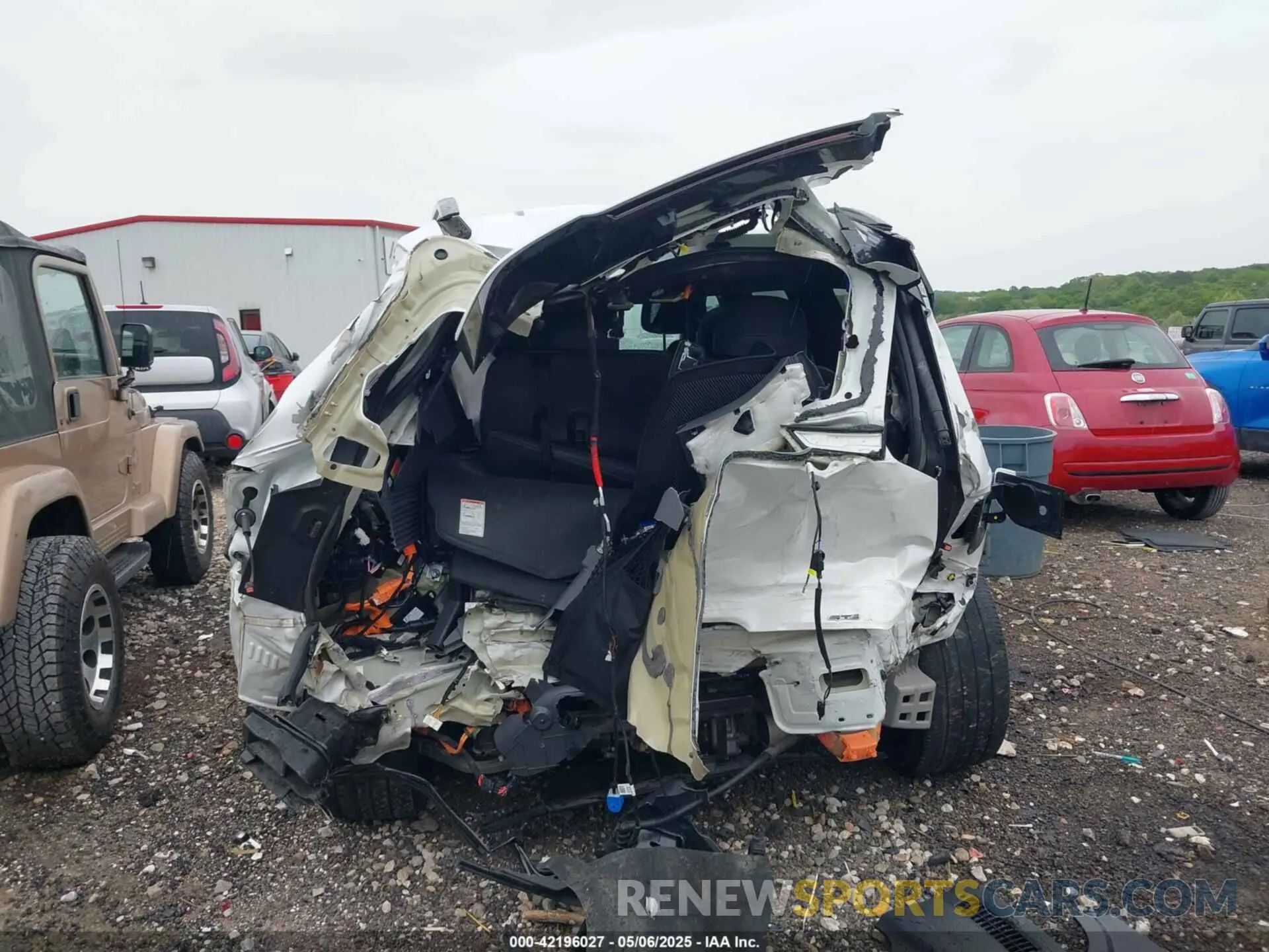 16 Photograph of a damaged car KNDAEFS5XR6022129 KIA EV9 2024