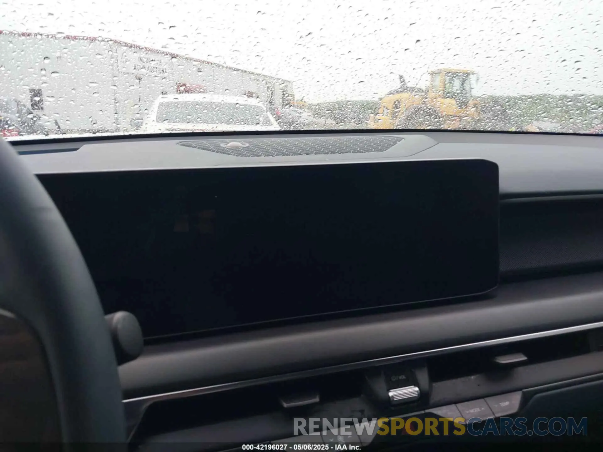 17 Photograph of a damaged car KNDAEFS5XR6022129 KIA EV9 2024