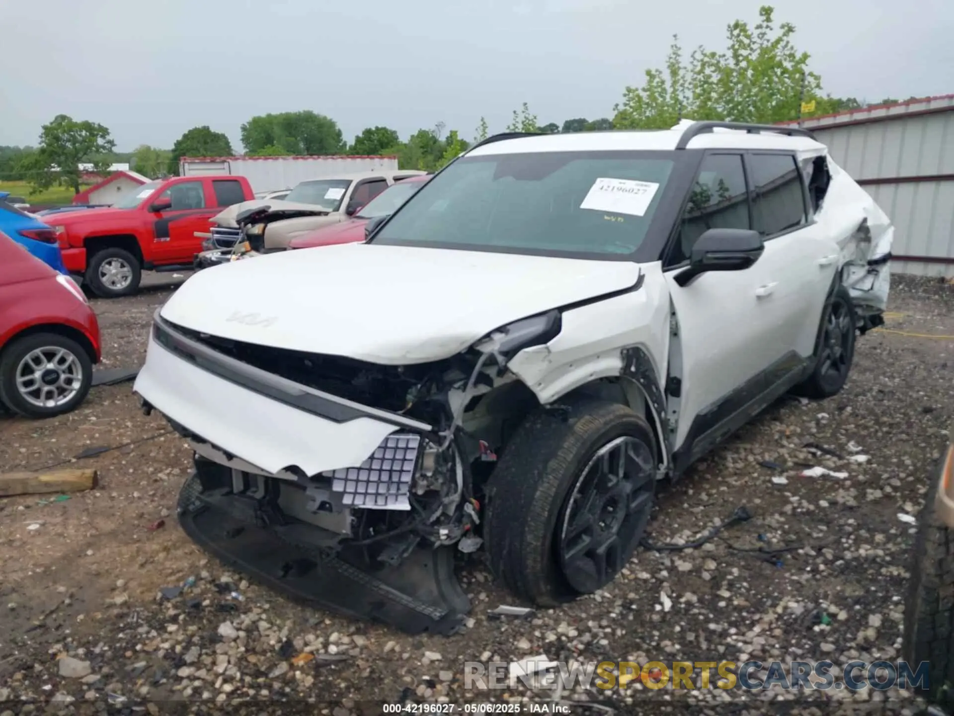2 Photograph of a damaged car KNDAEFS5XR6022129 KIA EV9 2024