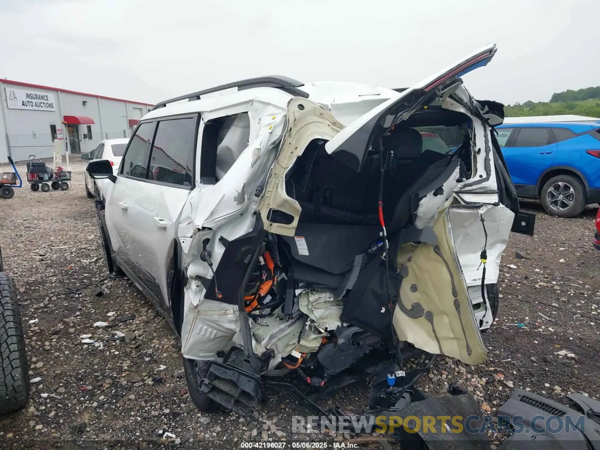 6 Photograph of a damaged car KNDAEFS5XR6022129 KIA EV9 2024