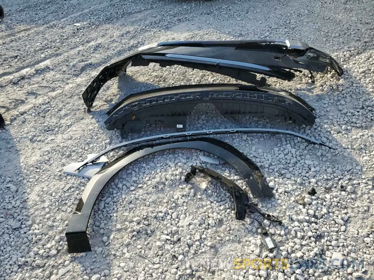 13 Photograph of a damaged car KNDADFS51R6026525 KIA EV9 LAND 2024