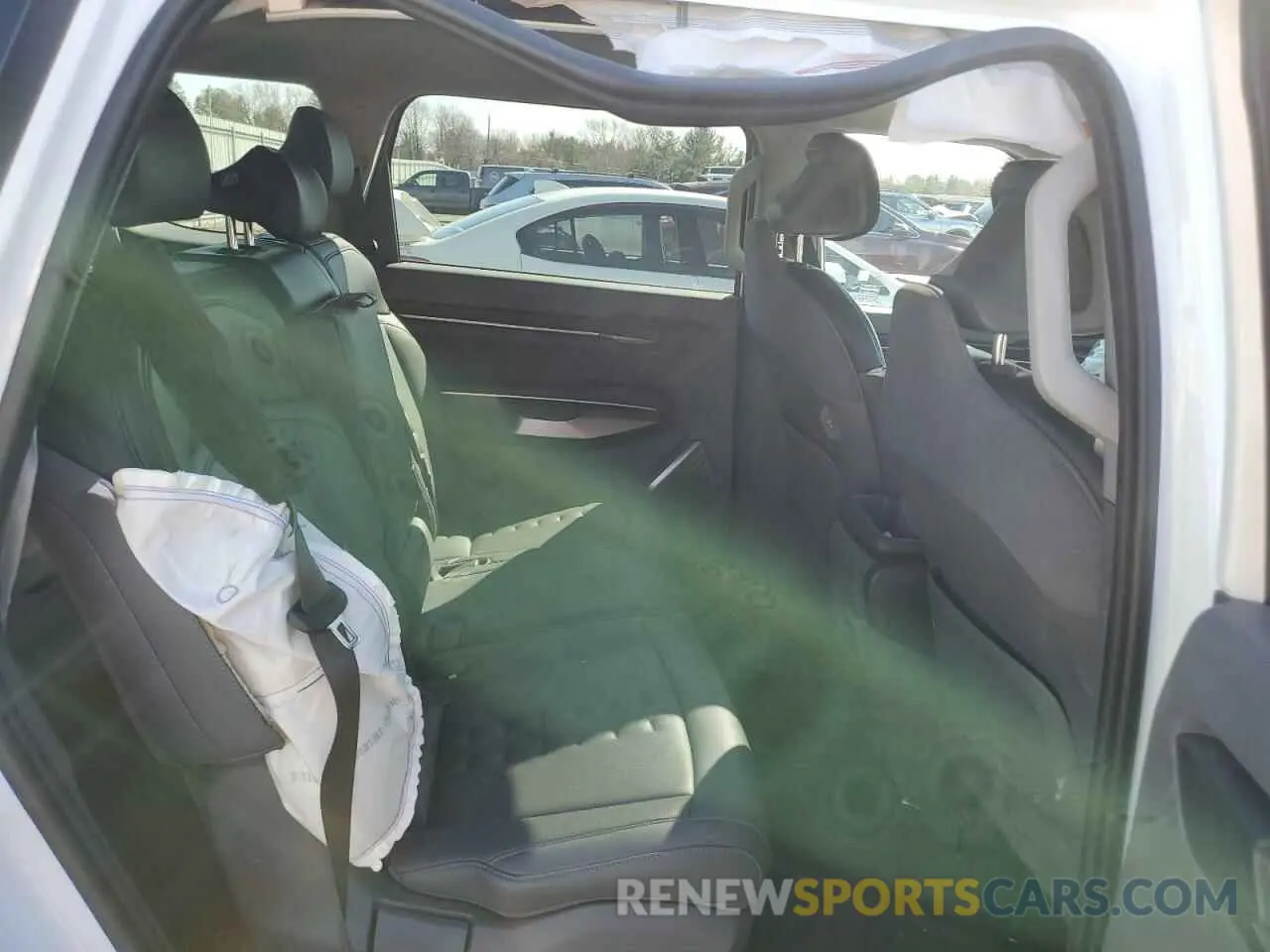 11 Photograph of a damaged car KNDAFFS50R6020130 KIA EV9 WIND 2024