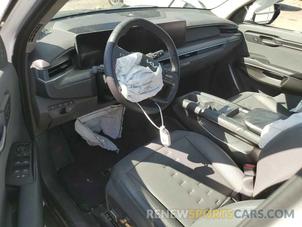 8 Photograph of a damaged car KNDAFFS50R6020130 KIA EV9 WIND 2024