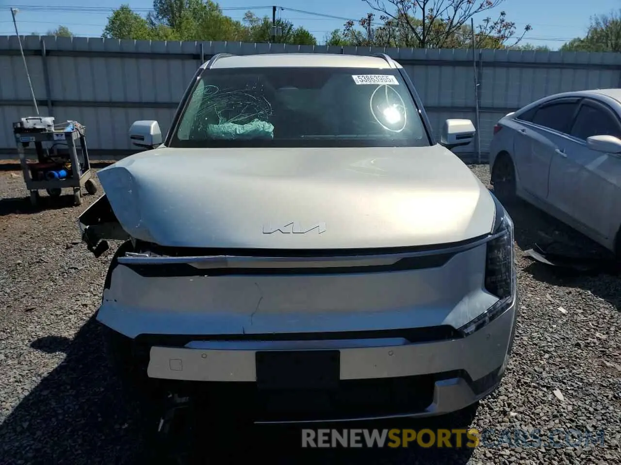 5 Photograph of a damaged car KNDAFFS57R6050905 KIA EV9 WIND 2024