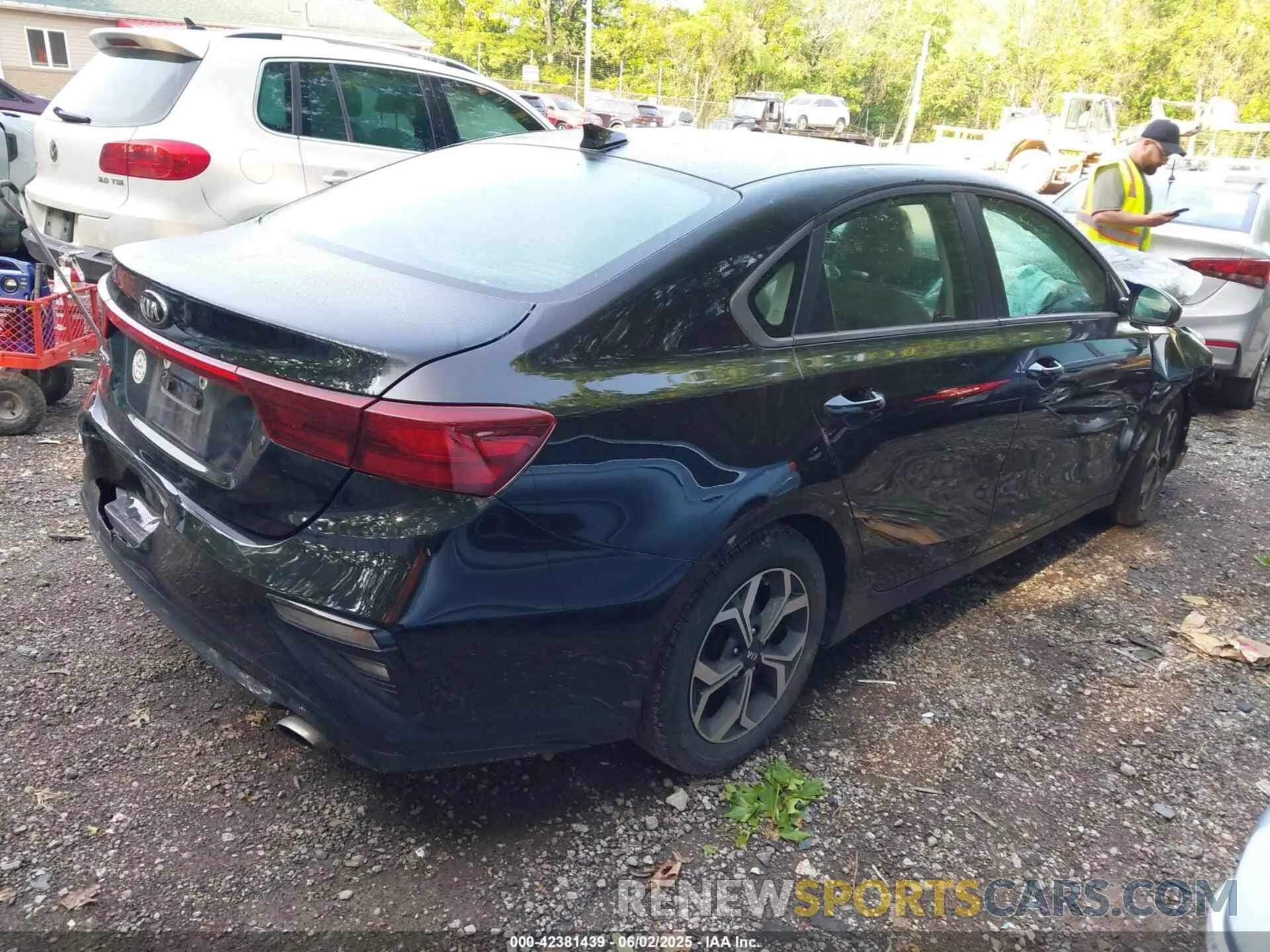 4 Photograph of a damaged car 3KPF24AD0KE021356 KIA FORTE 2019