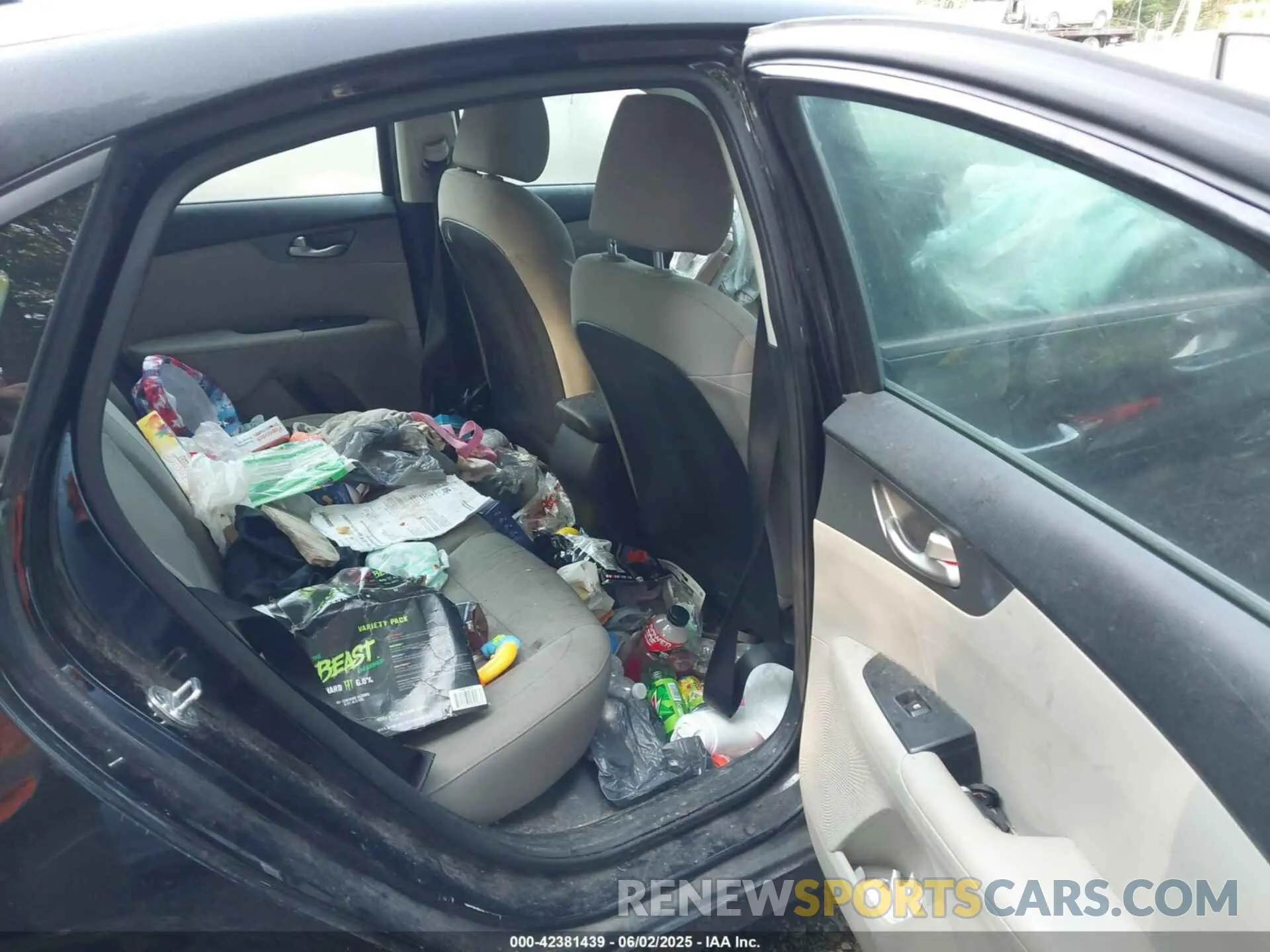 8 Photograph of a damaged car 3KPF24AD0KE021356 KIA FORTE 2019
