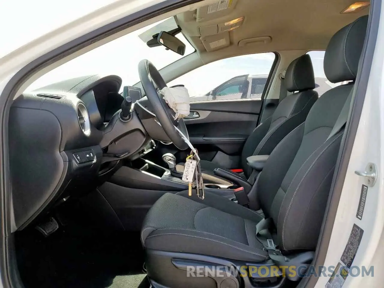 7 Photograph of a damaged car 3KPF24AD0KE022877 KIA FORTE 2019