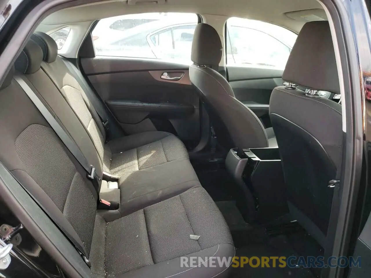 10 Photograph of a damaged car 3KPF24AD0KE046130 KIA FORTE 2019