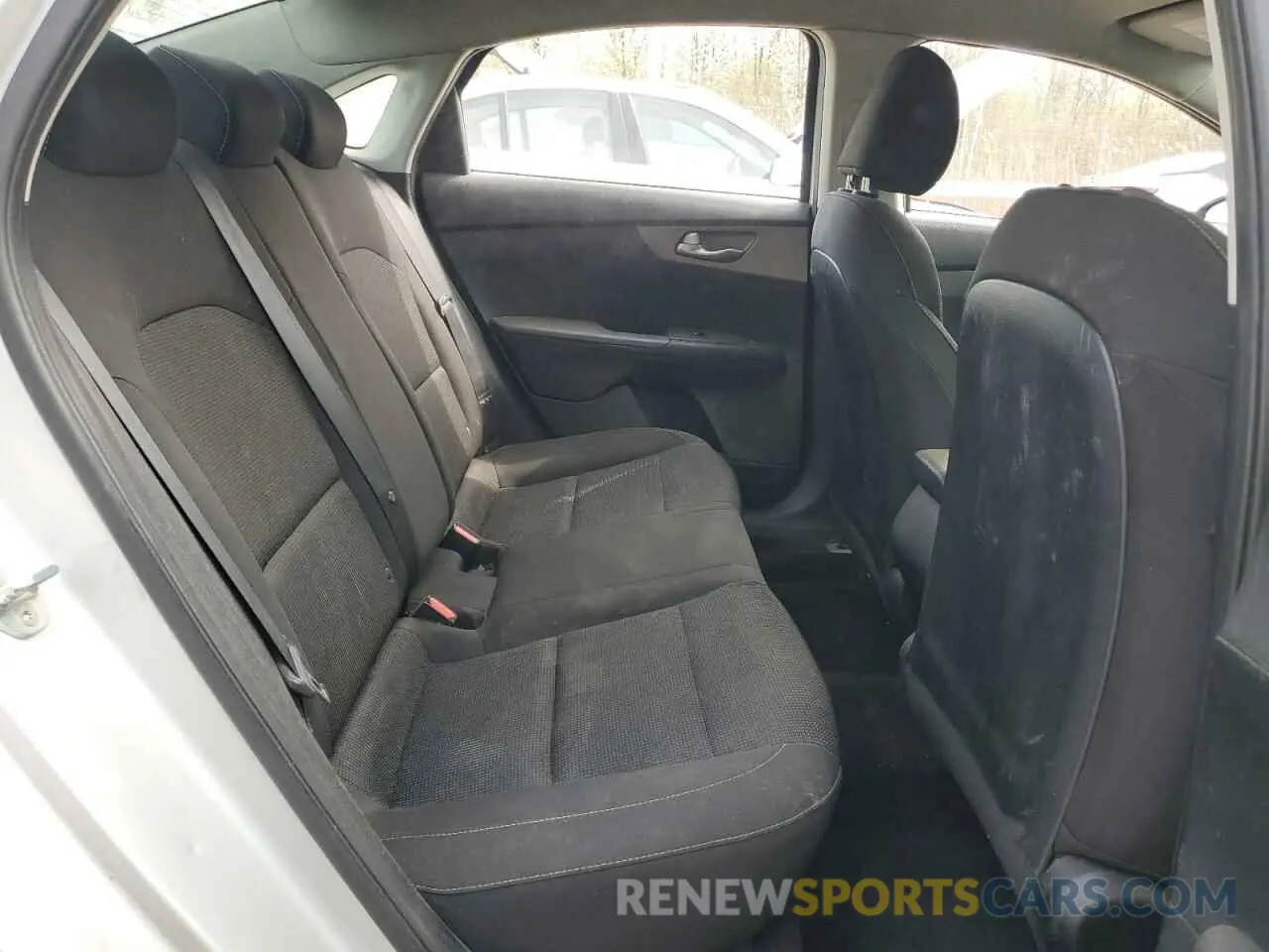 10 Photograph of a damaged car 3KPF24AD0KE055331 KIA FORTE 2019