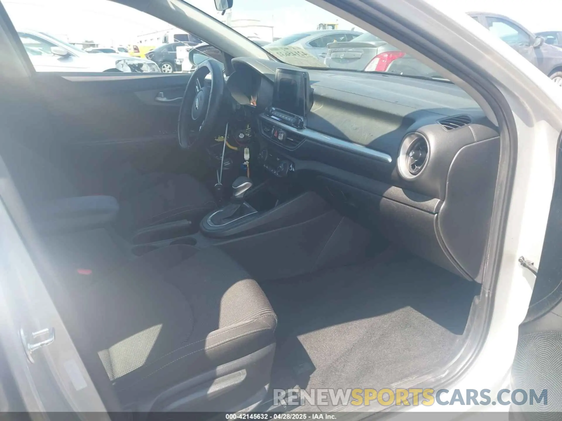 5 Photograph of a damaged car 3KPF24AD0KE066653 KIA FORTE 2019