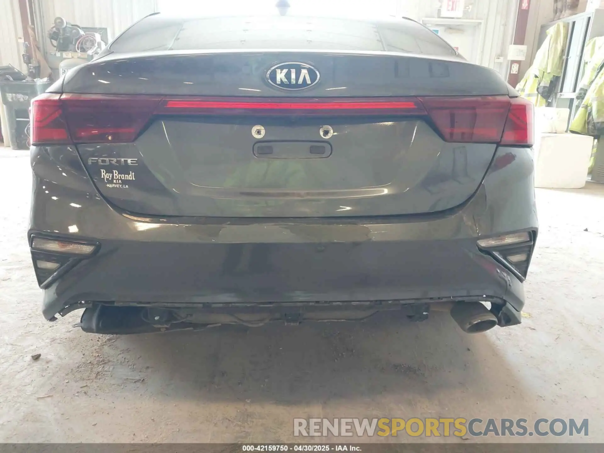 18 Photograph of a damaged car 3KPF24AD0KE069472 KIA FORTE 2019