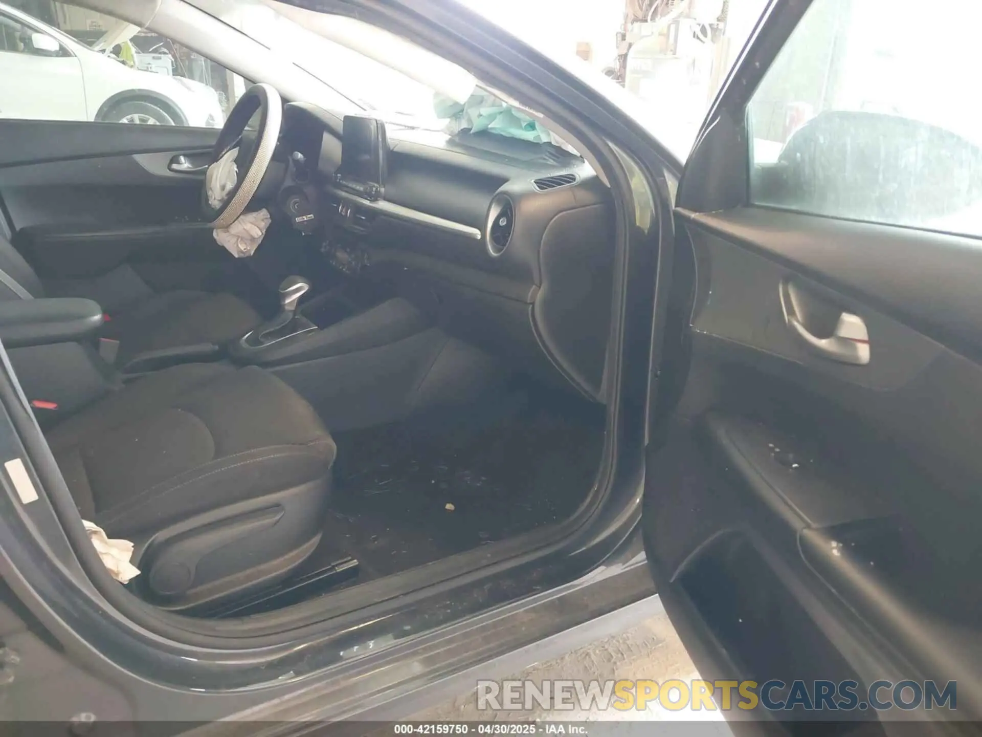 5 Photograph of a damaged car 3KPF24AD0KE069472 KIA FORTE 2019